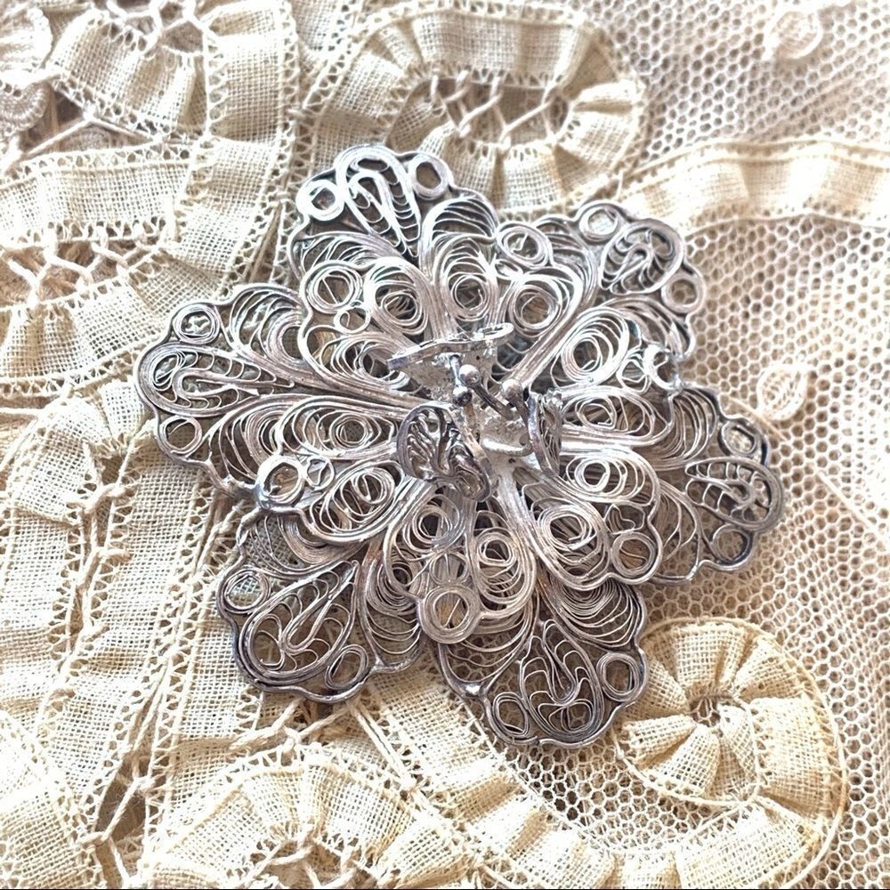 Vtg Hand made artisan intricate  Silver Mexican floral filigree pin 2” d… - Picture 4 of 9
